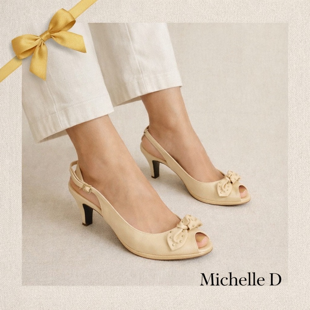 Michelle D Cream Peep Toe Sandals with Bow, Gold Size 6M